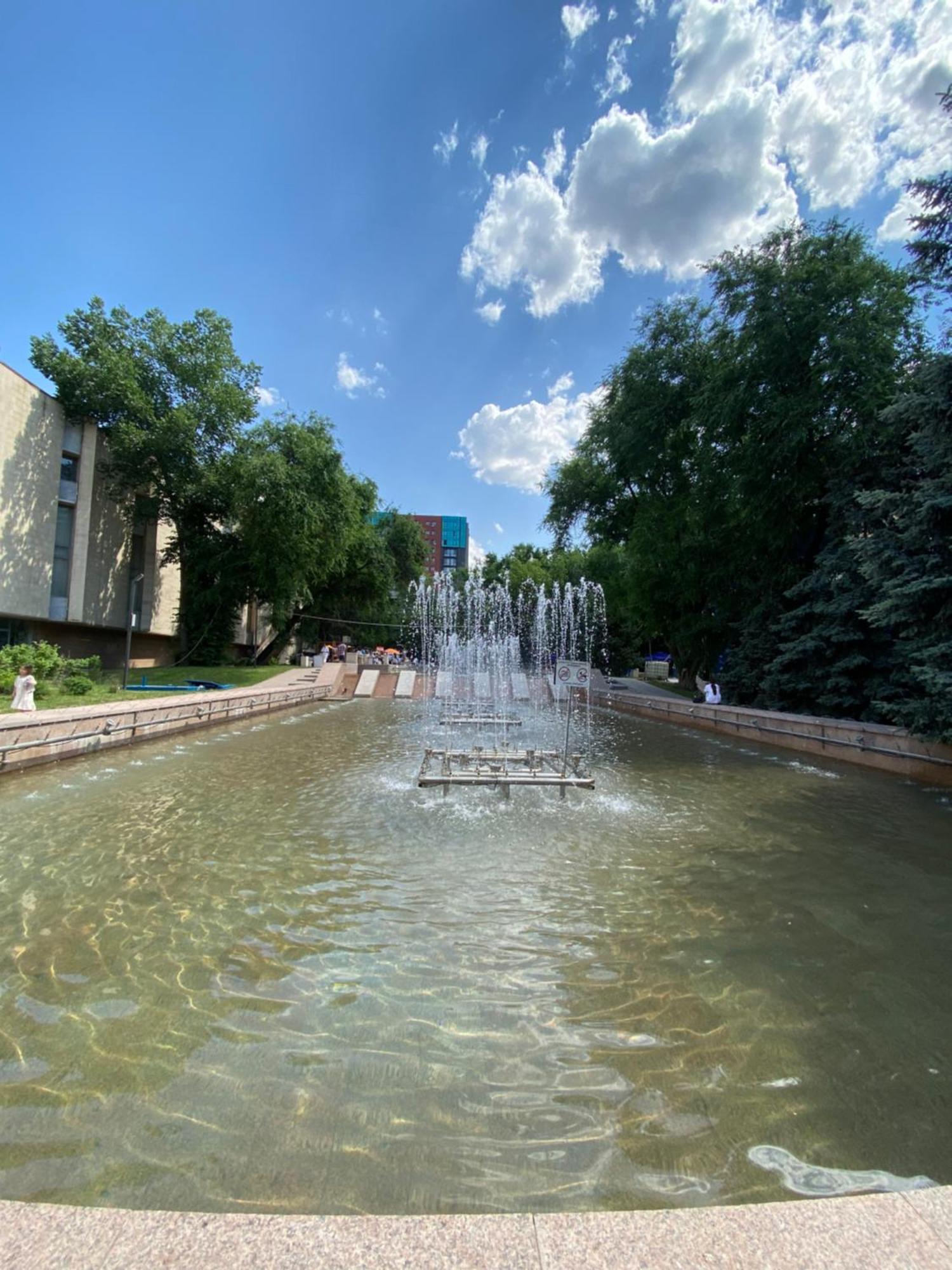 Квартира в центре Алматы Экстерьер фото